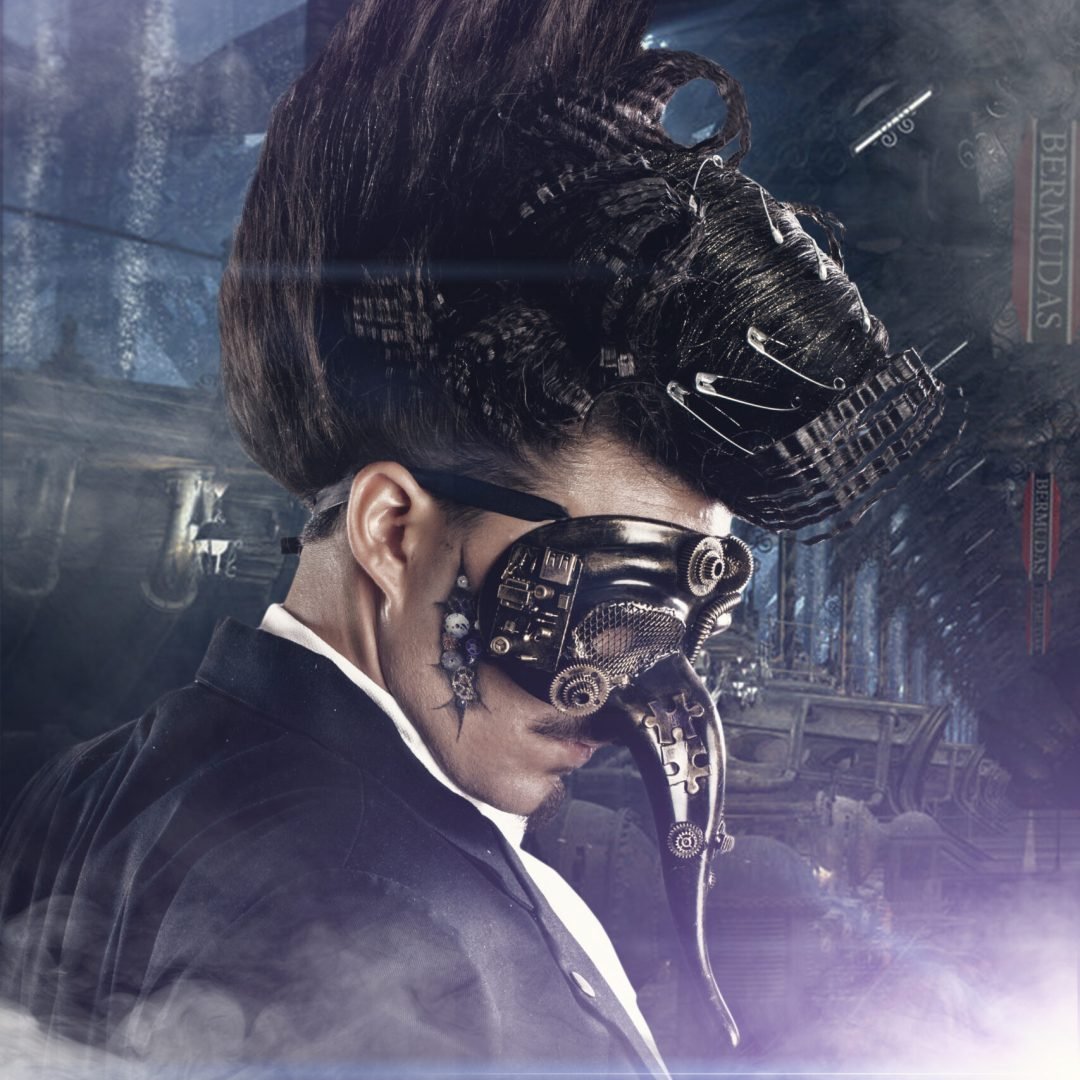 Hombre con peinado exagerado hacia arriba y gafas futuristas con engranajes, en un escenario con estética cyberpunk entre humo y luces.